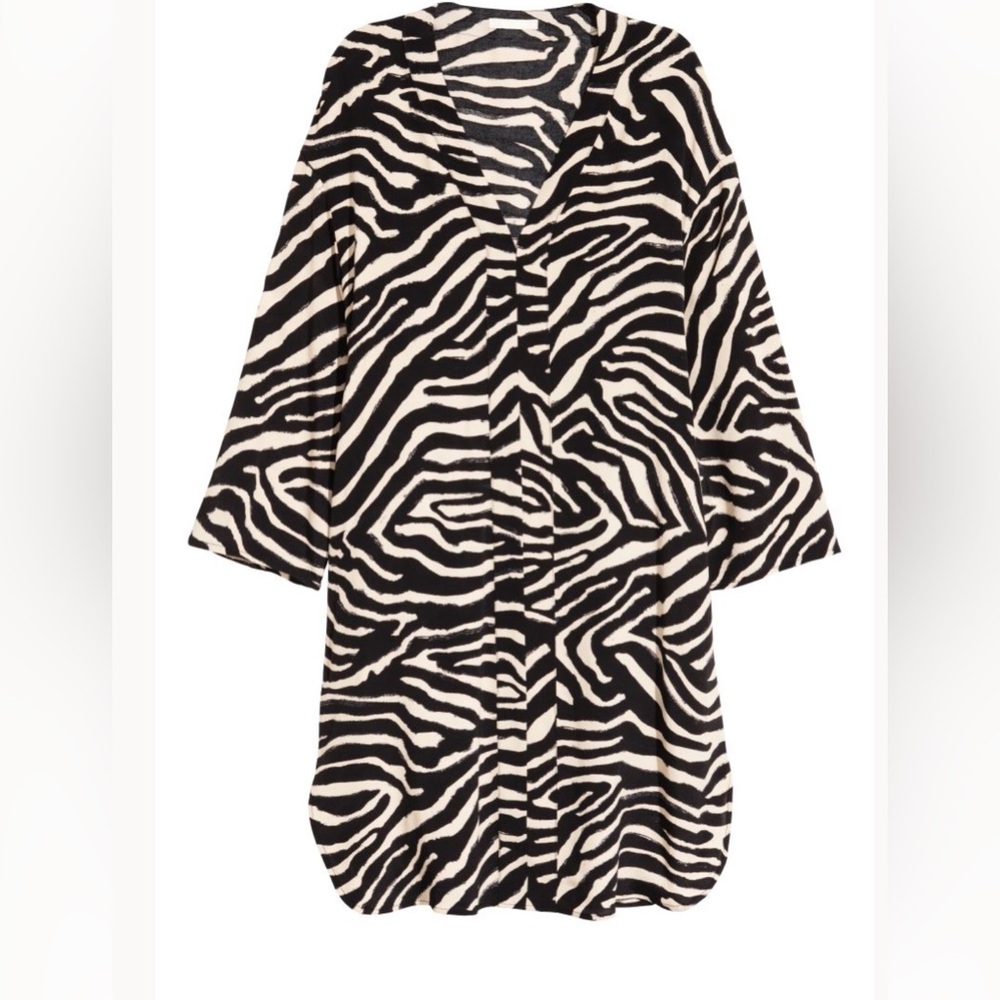 $7 bundle item-H&M in EUC vneck tunic zebra print